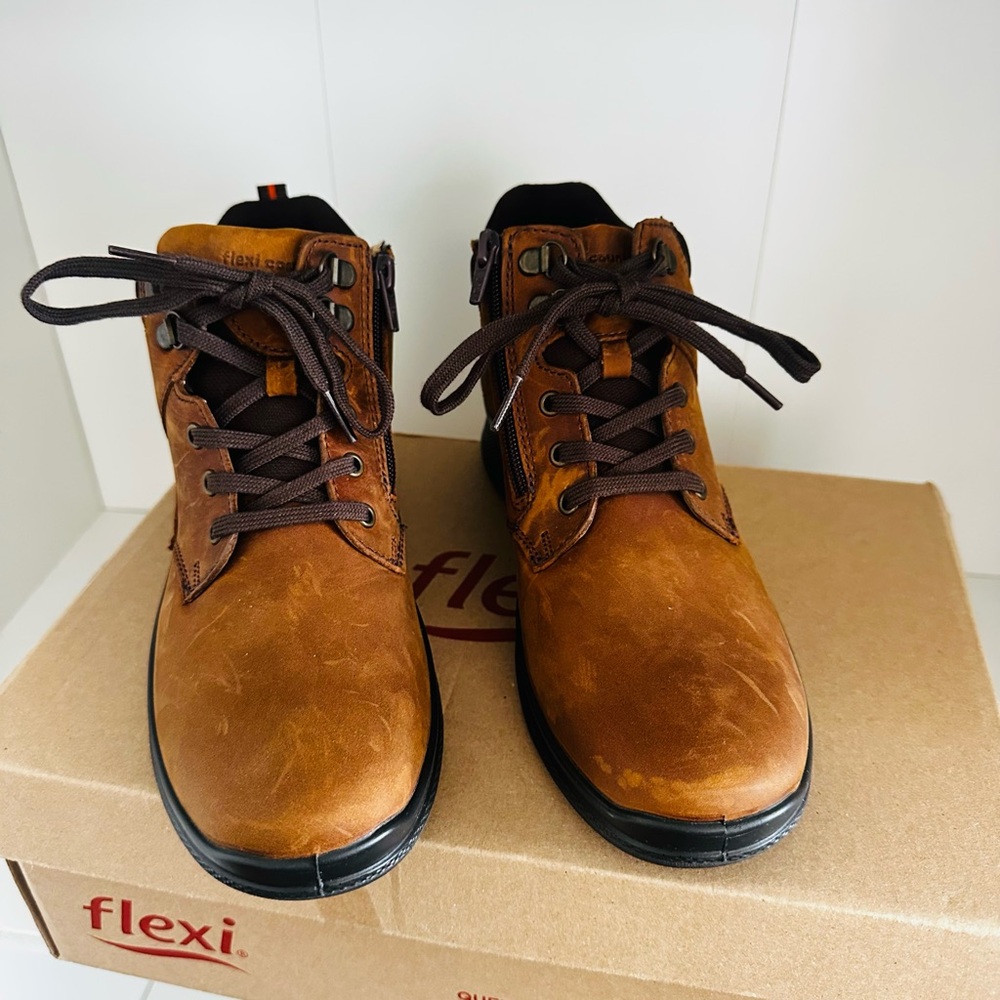 Flexi Brown Leather Booties
